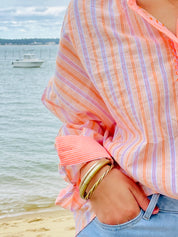 Rose Sable – Chemise Rayée Rose Corail à Détails Contrastés