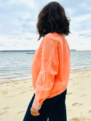 Mandarine Salée – Chemise Rayée Orange Sanguine à Finitions Rose Dragée