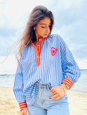 Cœur Marin – Chemise Rayée Bleue à Broderie Cœur Fluo