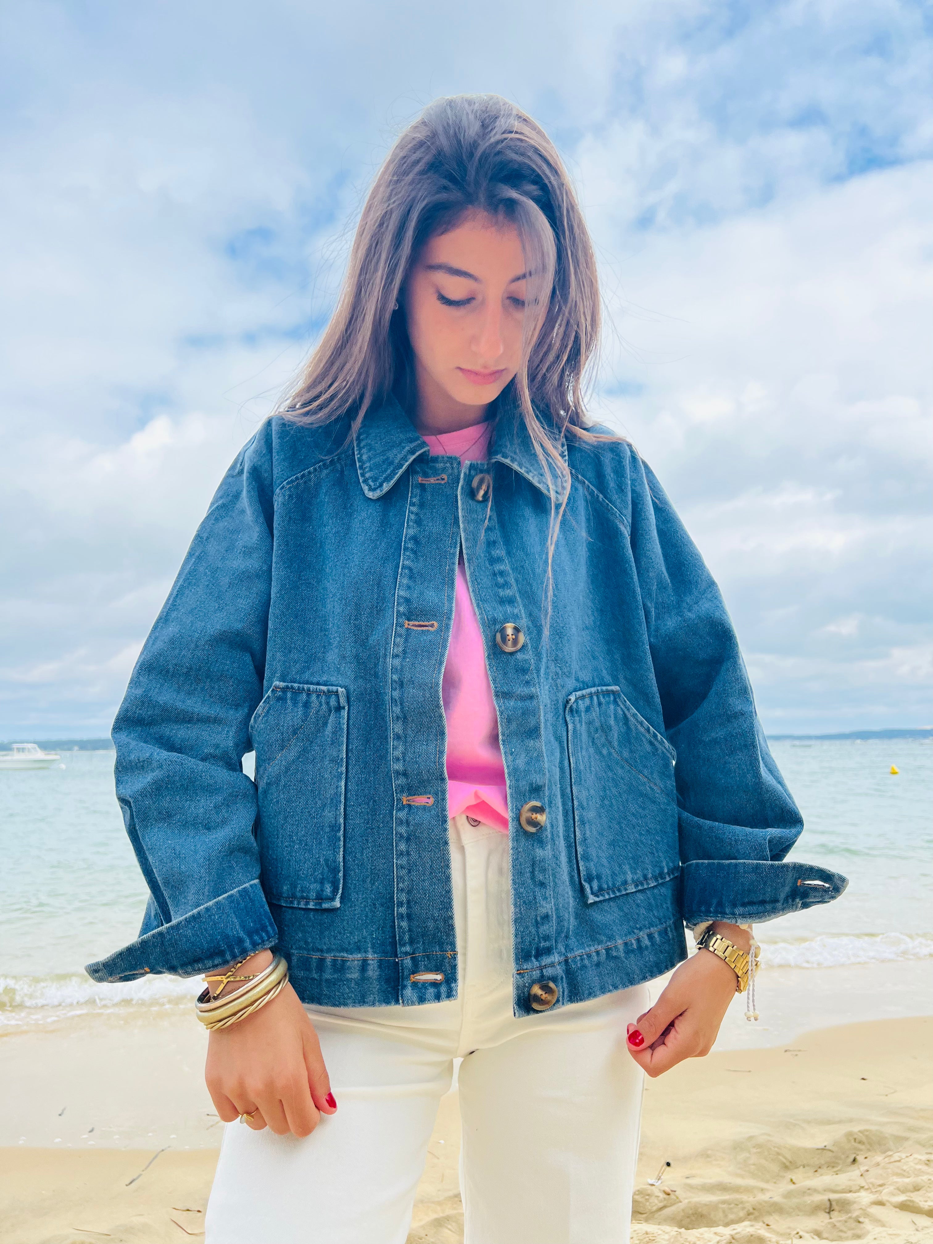 Marine d’Ancre – Veste en Jean Brut à Boutons Contrastés