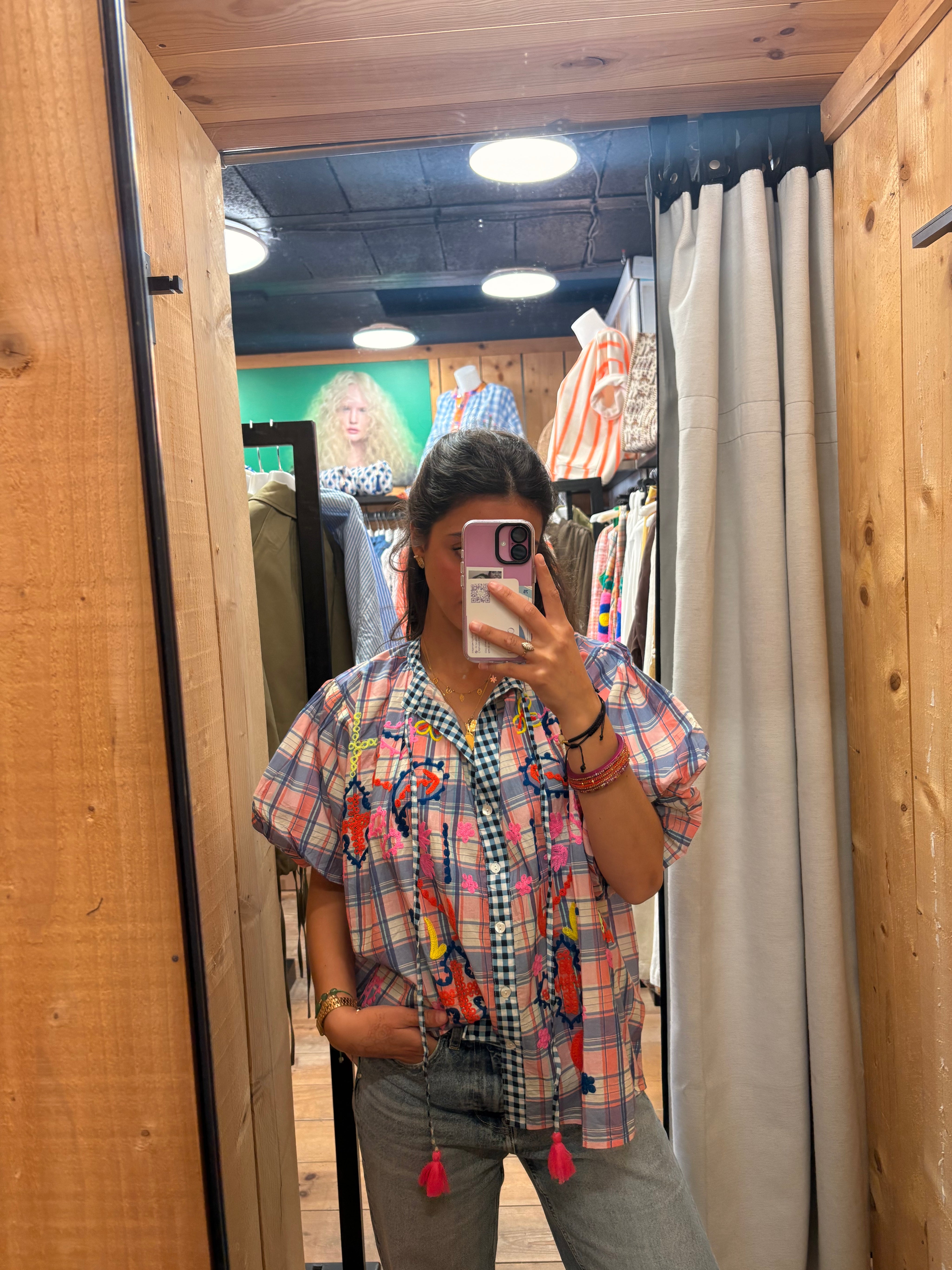 Blouse Bobbies